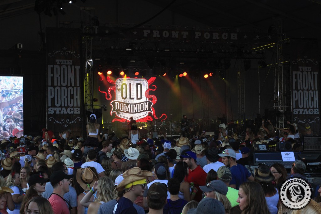 Old Dominion On Stage Crowd Grows @ Boots & Hearts 2015 - Photo: Corey Kelly
