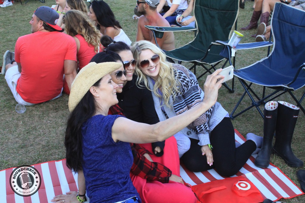 Girls doin' the selfie thing @ Boots & Hearts 2015 - Photo: Corey Kelly