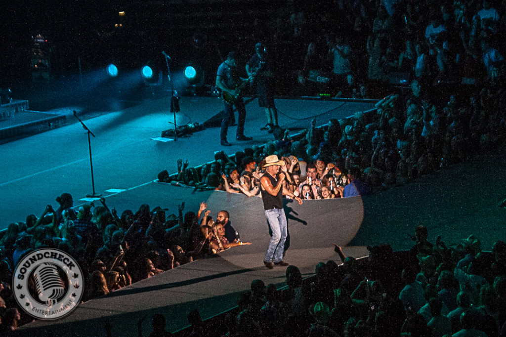Kenny Chesney - First Ontario Centre - Photo: Ray Williams