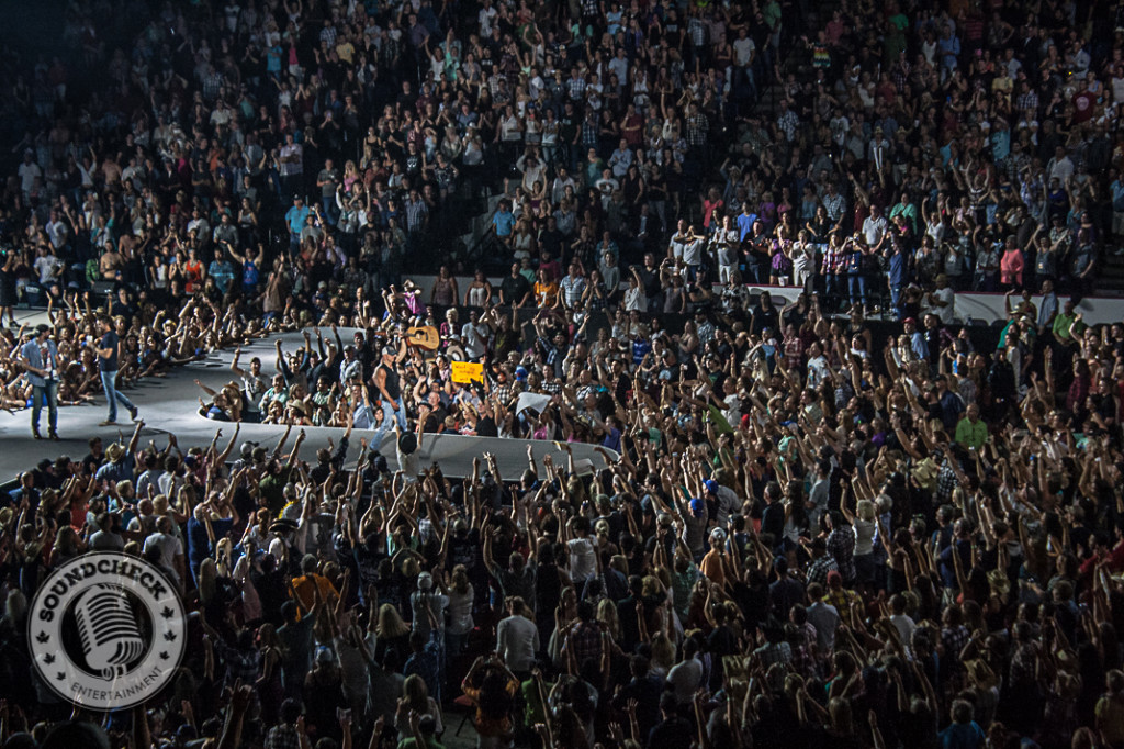 Kenny Chesney - First Ontario Centre - Photo: Ray Williams