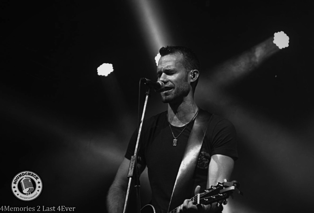 Chad Brownlee performs at the Coors Light Kitchen Party - Photo: Sophie Pyne 
