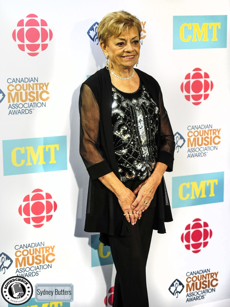 Dianne Leigh @ CCMA Green Carpet 2015 - Admit 1 Photography