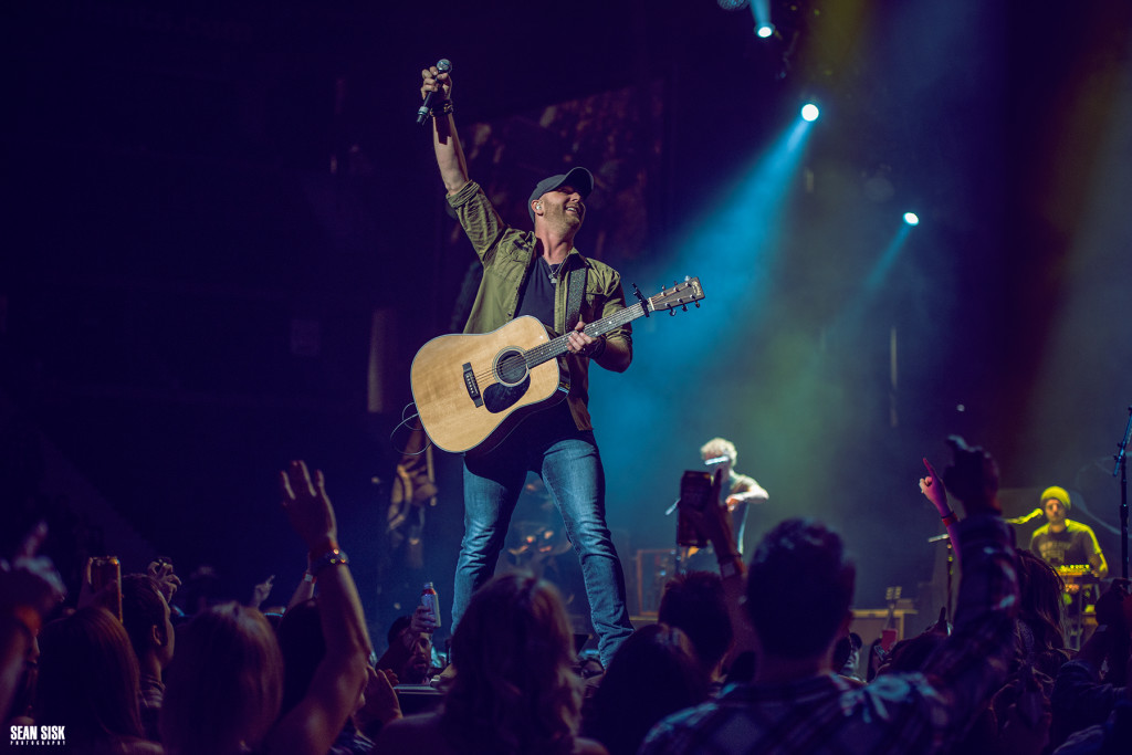 Tim Hicks rocks the Canadian Tire Centre - Photo: Sean Sisk Photography