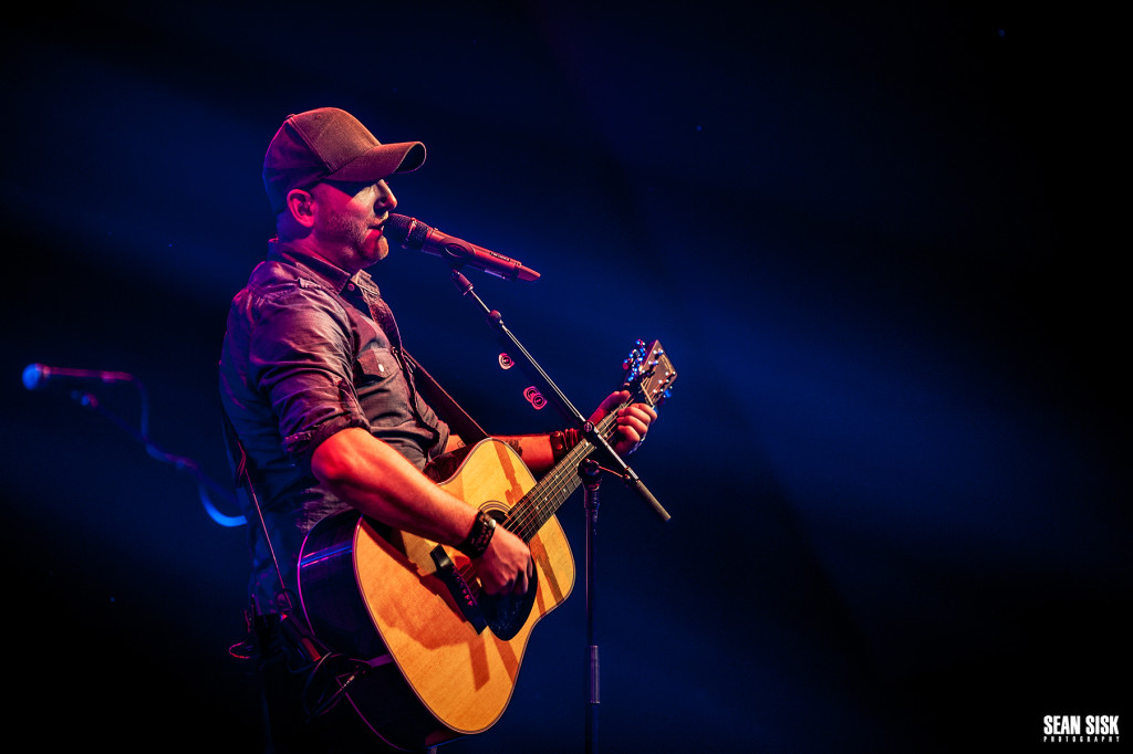 Tim Hicks performs at Algonquin College - Photo: Sean Sisk Photography