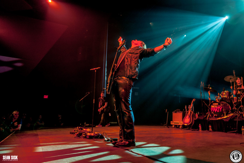 Jason Blaine performs an amazing set at the Three's A Party Tour stop in Ottawa - Photo: Sean Sisk