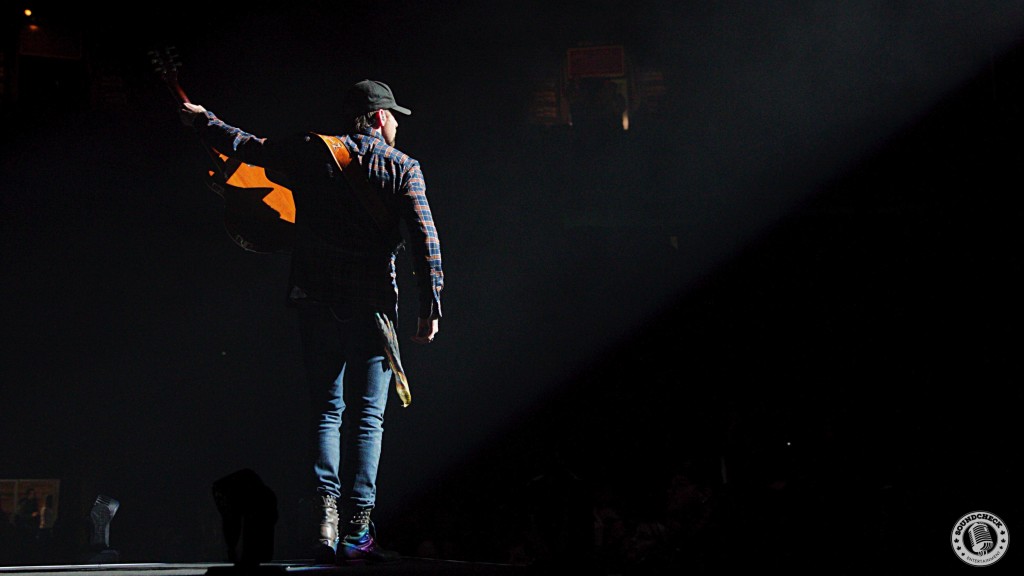 Canaan Smith performs during the Blackout Tour stop @ Budweiser Gardens in London, ONT - Photo: Corey Kelly