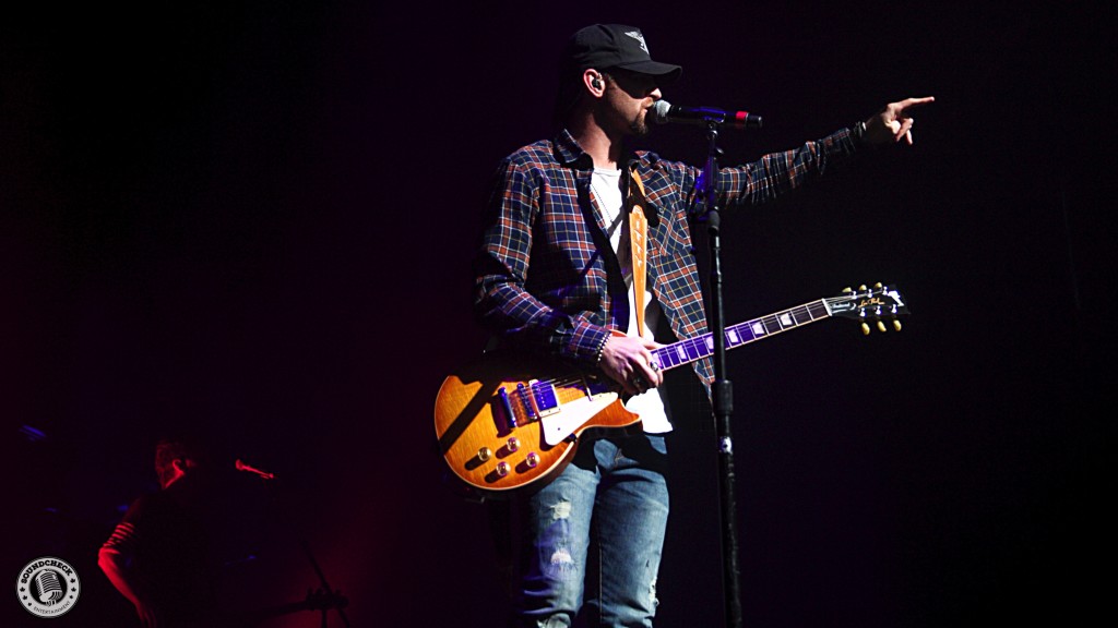 Canaan Smith performs during the Blackout Tour stop @ Budweiser Gardens in London, ONT - Photo: Corey Kelly