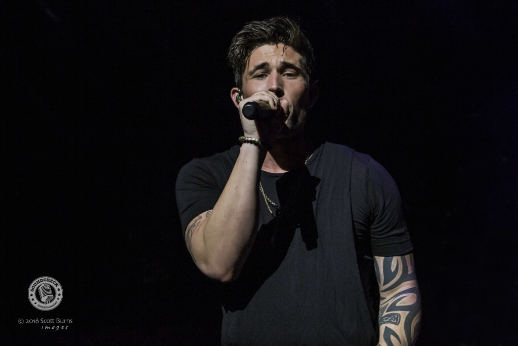 Michael Ray performs on the Blackout Tour at GM Centre in Oshawa - Photo: Scott Burns