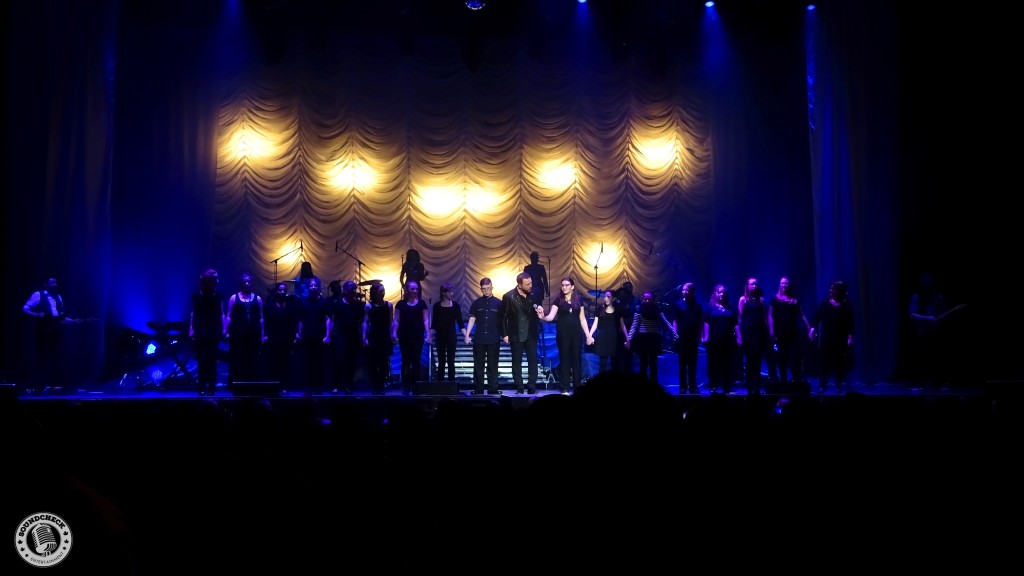 Johnny Reid performs with Laurentian Public School in Kitchener at Center In The Square - Photo: Corey Kelly