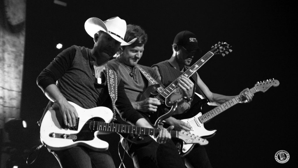 Justin Moore and the boys perform at Casion Rama - Photo: Corey Kelly