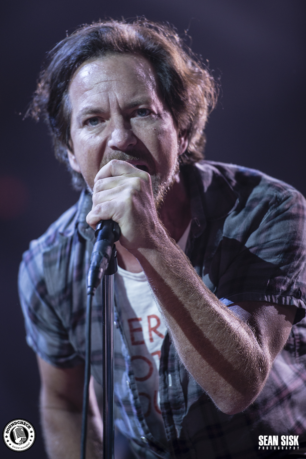Pearl Jam strikes like lightning to near capacity crowd in Ottawa ...
