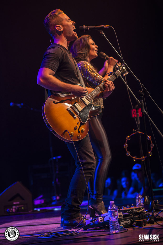 Autumn Hill performs during the Certified Country Stop in Ottawa - Photo: Sean Sisk