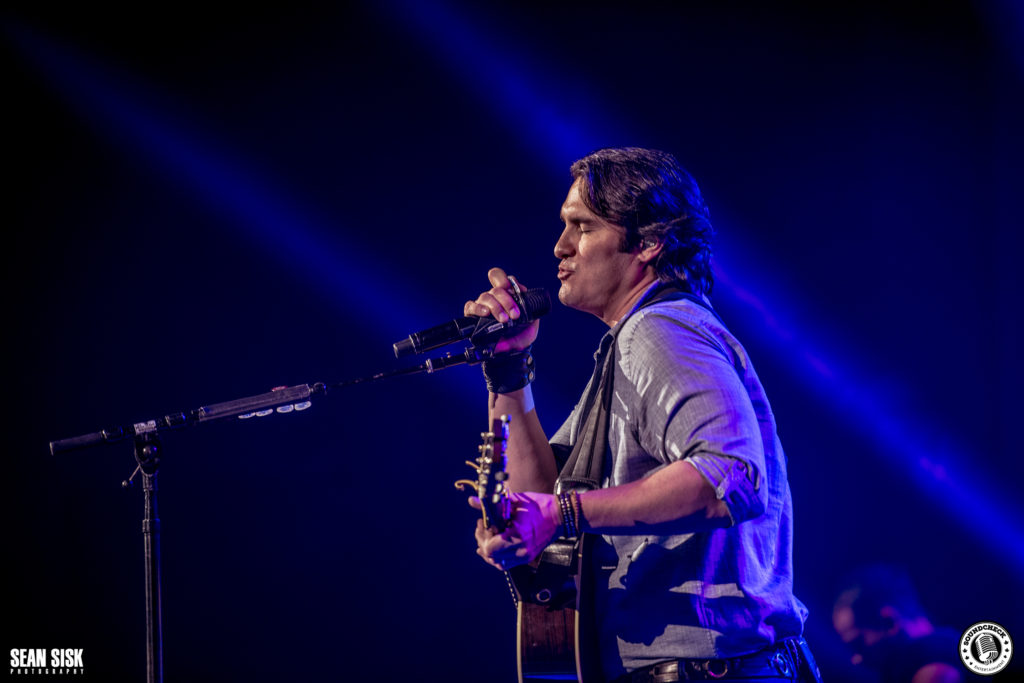 Joe Nichols performs during the Certified Country Stop in Ottawa - Photo: Sean Sisk