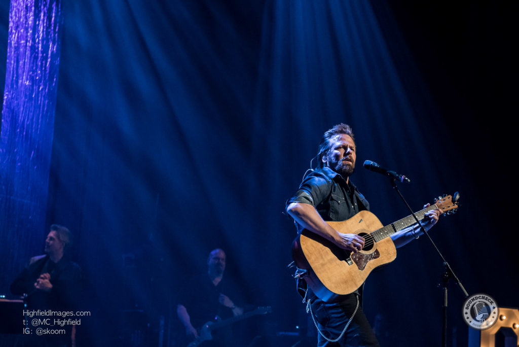 Jason McCoy performs during the CMAO Awards - photo by Mike Highfield