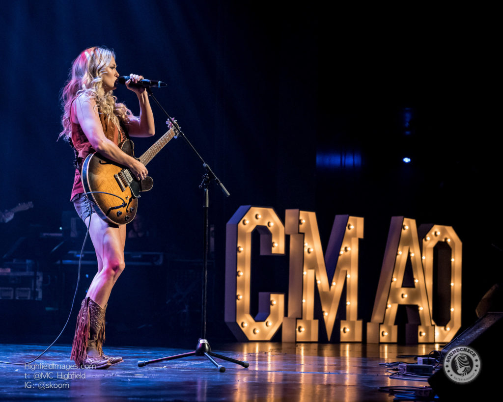 Meghan Patrick performs during the CMAO Awards - photo by Mike Highfield