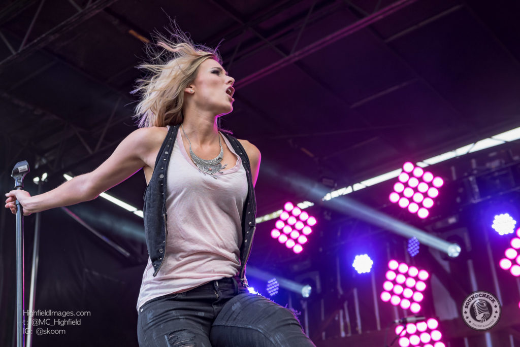 Leah Daniels performs at CMT Music Fest in Kitchener - Photo Mike Highfield