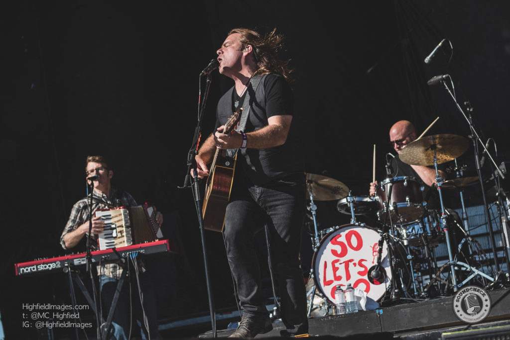 Alan Doyle performs on the Main Stage at Boots & Hearts 2016 - Photo: Mike Highfield