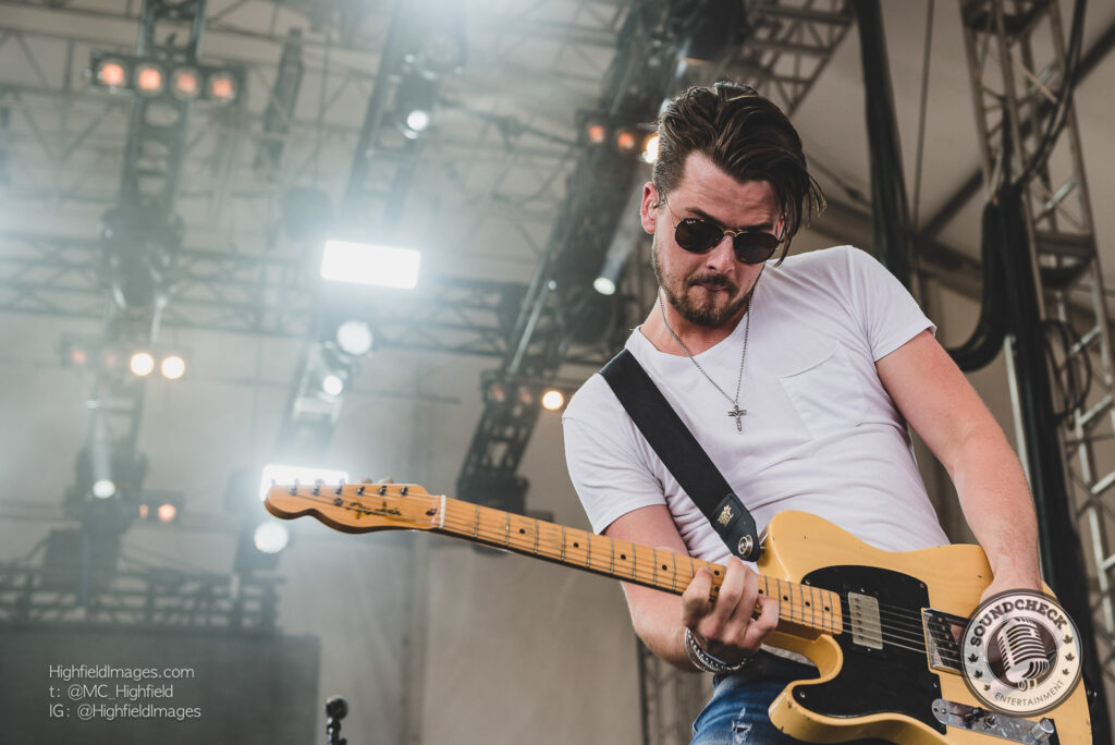 Chase Bryant performs at the Front Porch Stage at Boots & Hearts 2016 - Photo: Mike Highfield