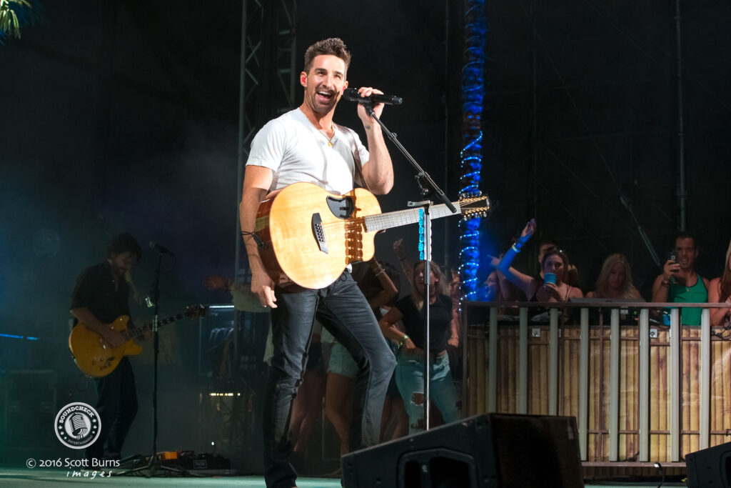 Jake Owen performs at Boots and Hearts Music Festival in 2016 - photo by Scott Burns for Sound Check Entertainment