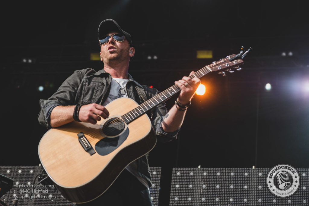Tim Hicks performs at Boots and Hearts in August 2016 - photo by Mike Highfield