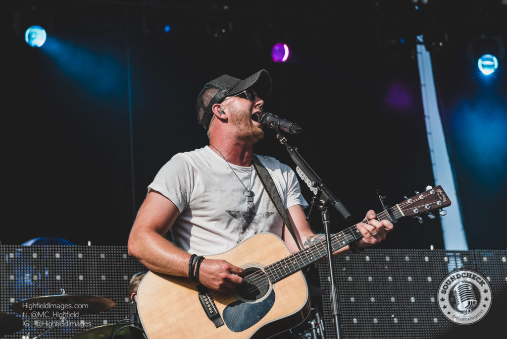Tim Hicks performs on the Main Stage at Boots & Hearts 2016 - Photo: Mike Highfield