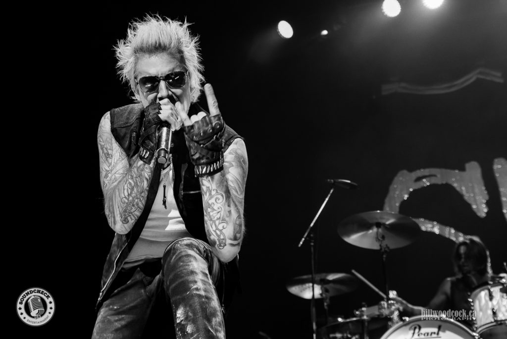 Sixx:A.M. perform in London ON - photo: Bill Woodcock