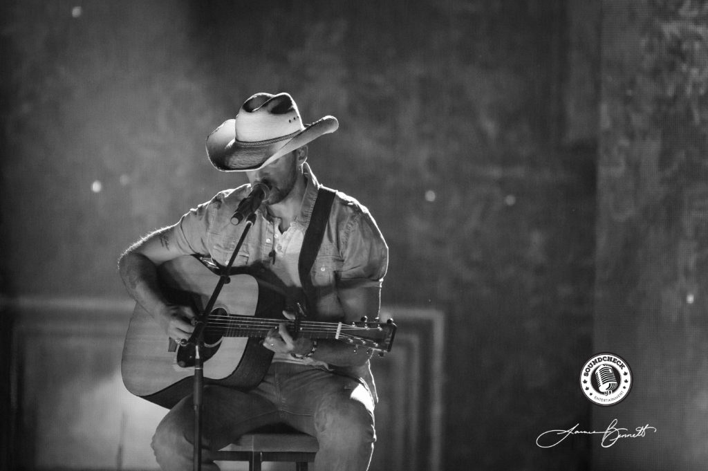 Dean Brody performs during the CCMA Awards in London, ON - Photo: James Bennett