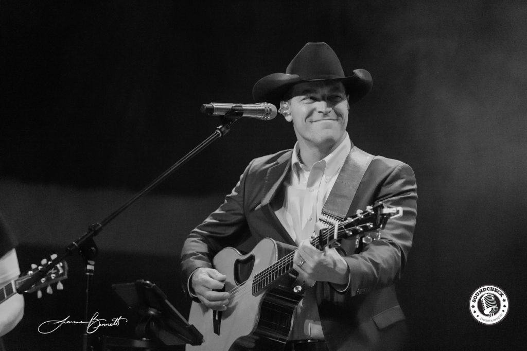 George Canyon performs during the Invictus Party during CCMA Week in London - Photo: James Bennett 