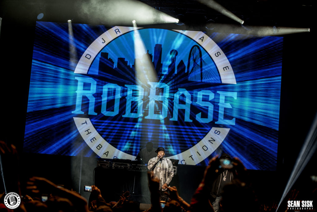 Rob Base performs at TD Place as part of the I Love the 90s Tour - photo by Sean Sisk for Sound Check Entertainment