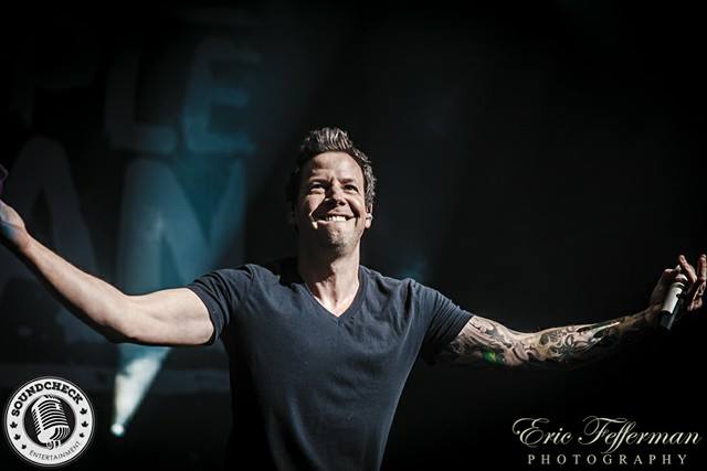 Simple Plan rocks the Air Canada Centre in Toronto photo by Eric Fefferman