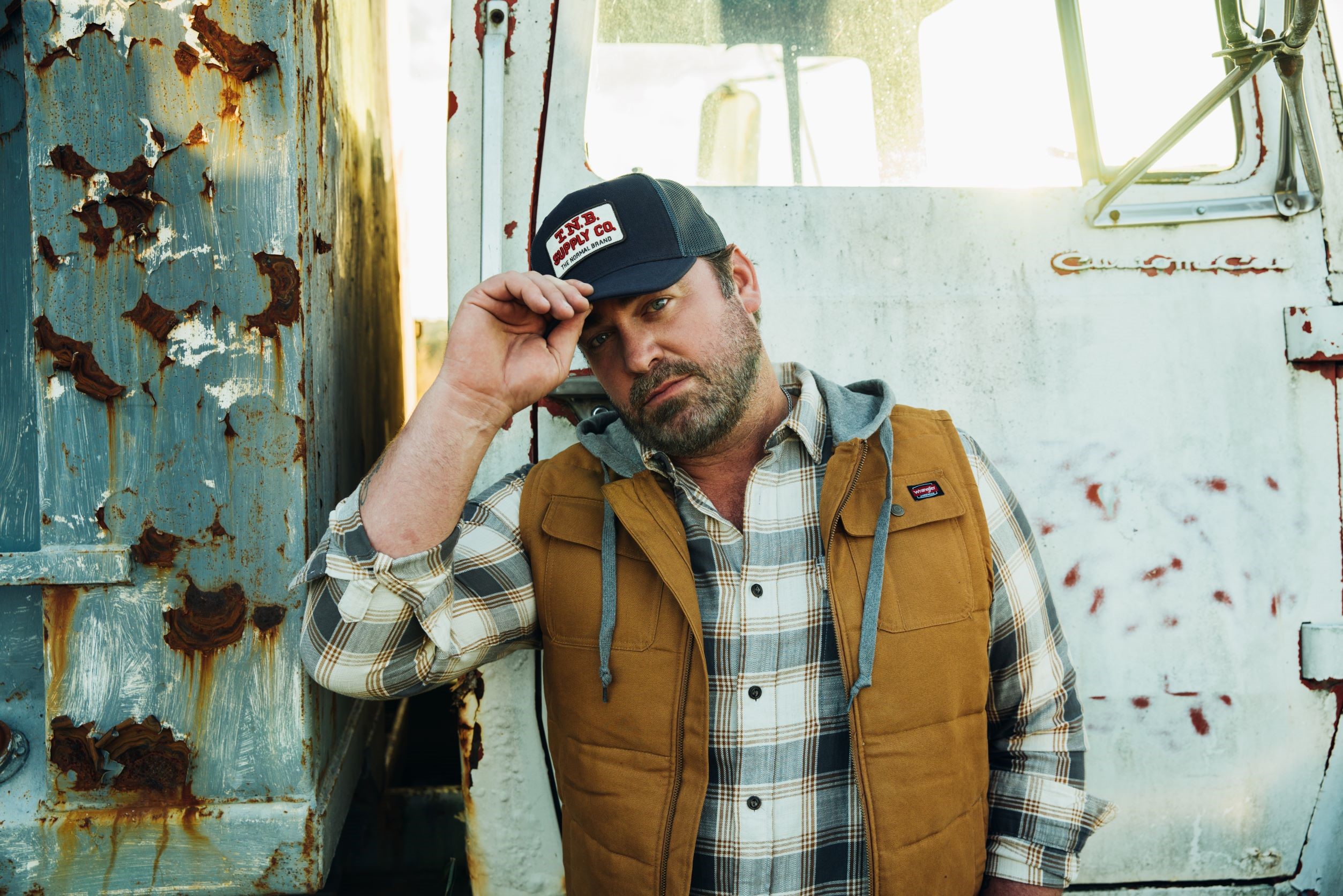 LEE BRICE ANNOUNCES CANADIAN TOUR WITH SPECIAL GUESTS TENILLE ARTS AND JOSH  ROSS - Sound Check Entertainment
